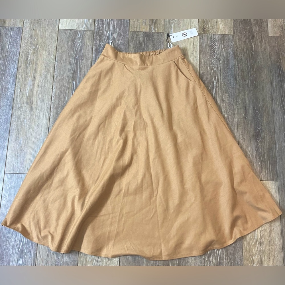 NWT size small Elegant Tan Women's Skirt w/liner brand (I)